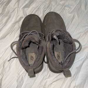 Mens size 6, Women’s size 8 grey mini ugg boots. Worn